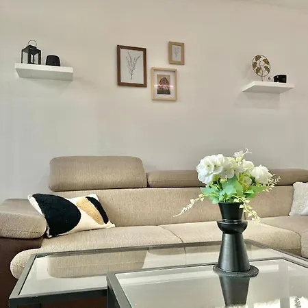 Krasny Zrekonstruovany 3+1 Apartment *